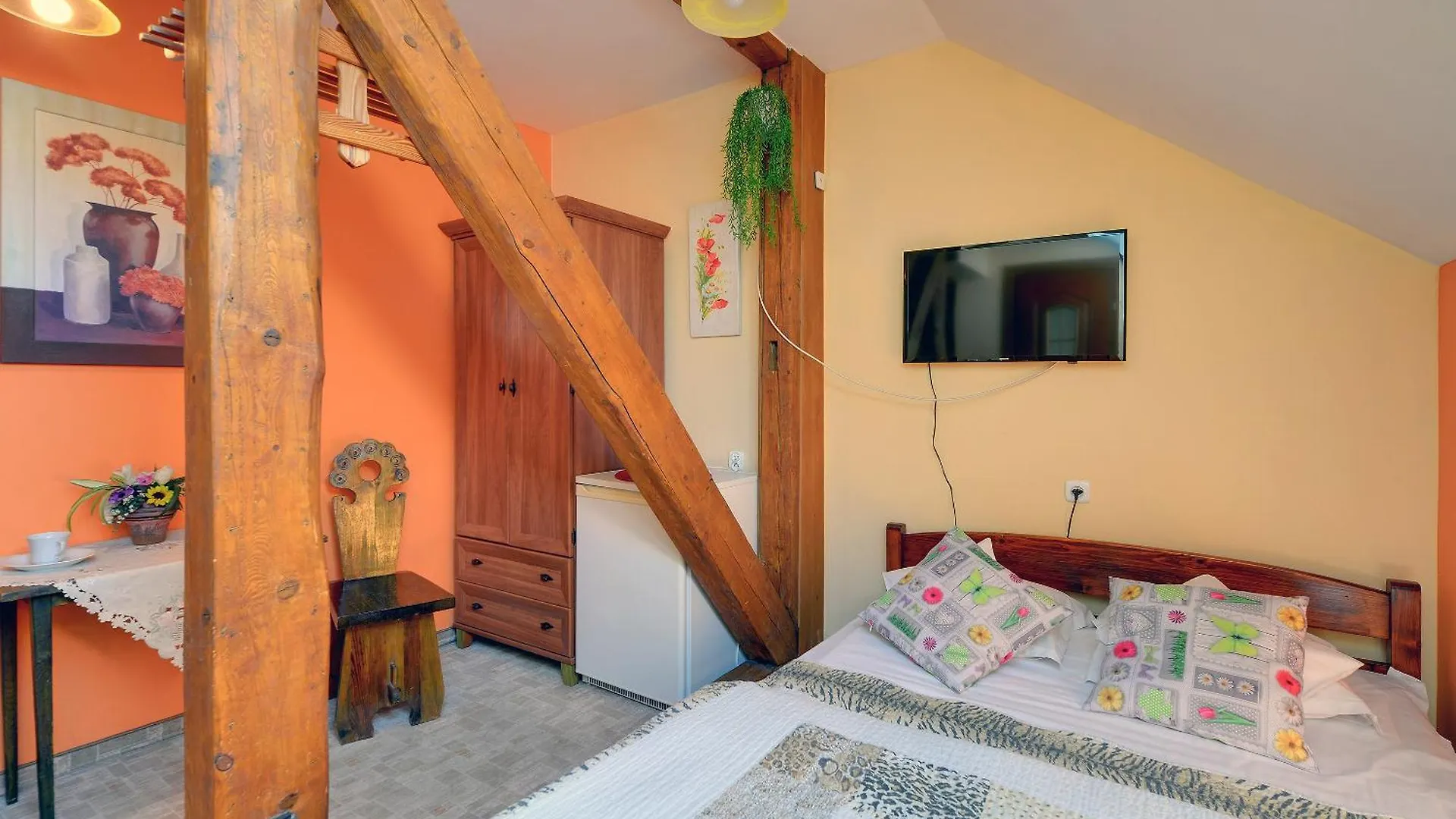 Apartamenty I Pokoje Karpacz - Centrum Karpacza, Parking W Cenie! Quarto em Acomodações Particulares