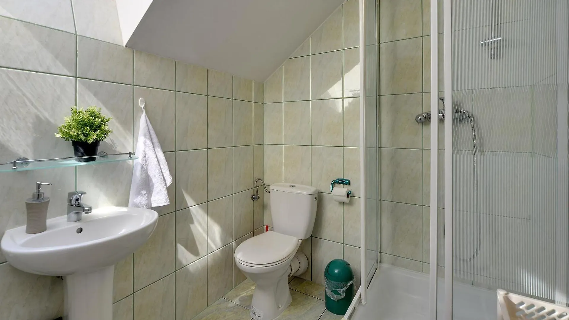 Apartamenty I Pokoje Karpacz - Centrum Karpacza, Parking W Cenie! 0*,